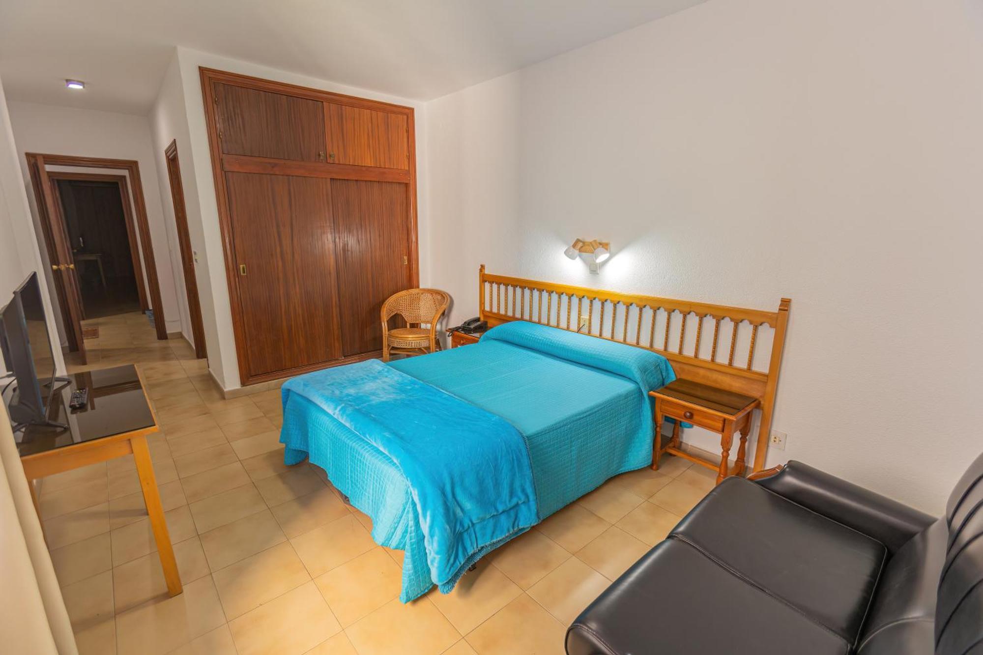 Twin Room,1586825035:JPEG